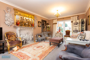 Sitting Room- click for photo gallery
